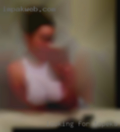 Looking in Topeka for discreet guys for hookups.